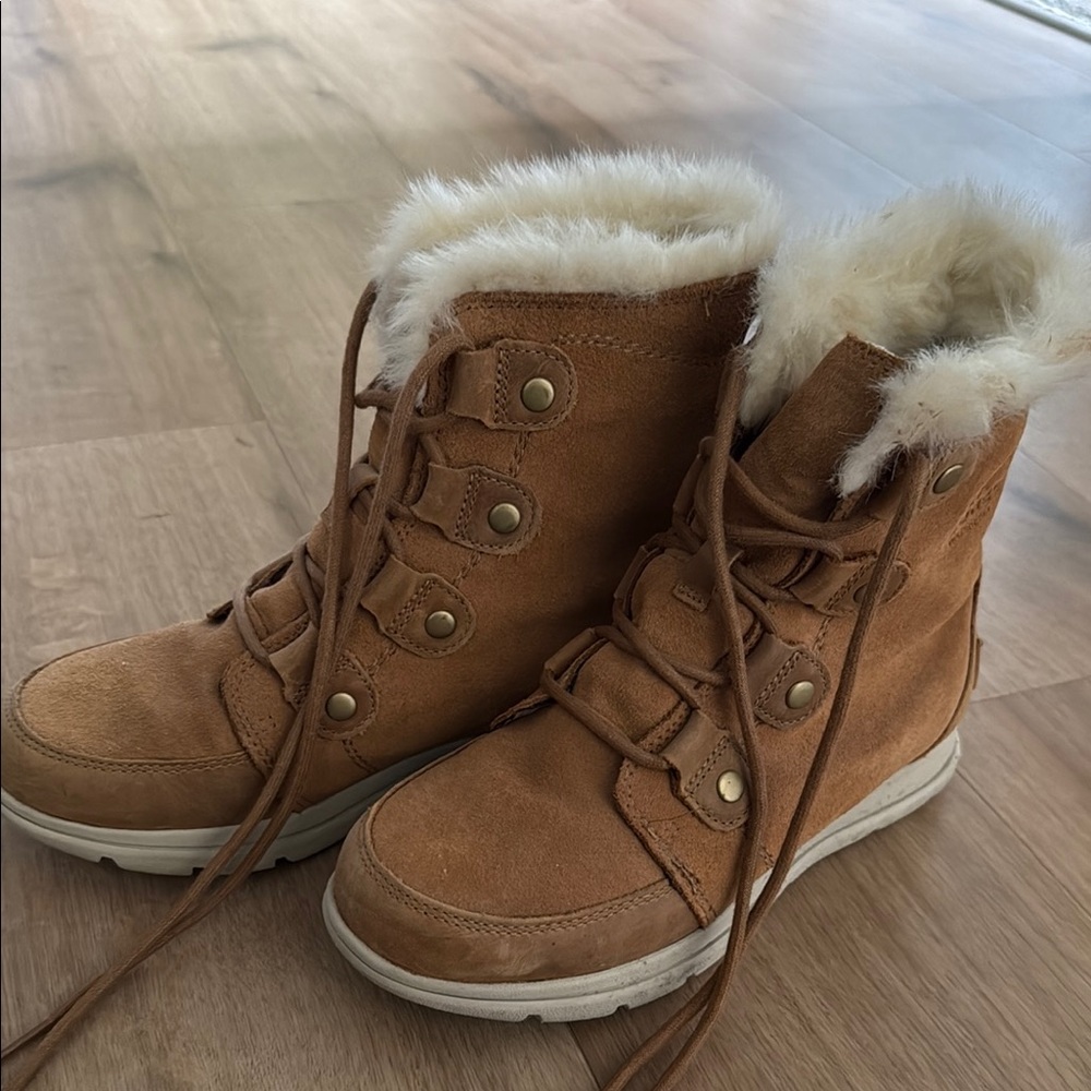 Women size 7 sorel lined boots